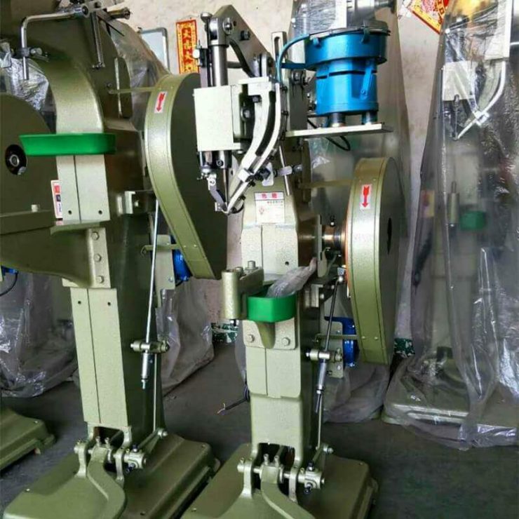 Máquina de rebitagem de rebite de alimentação automática com alimentador de tigela vibratória